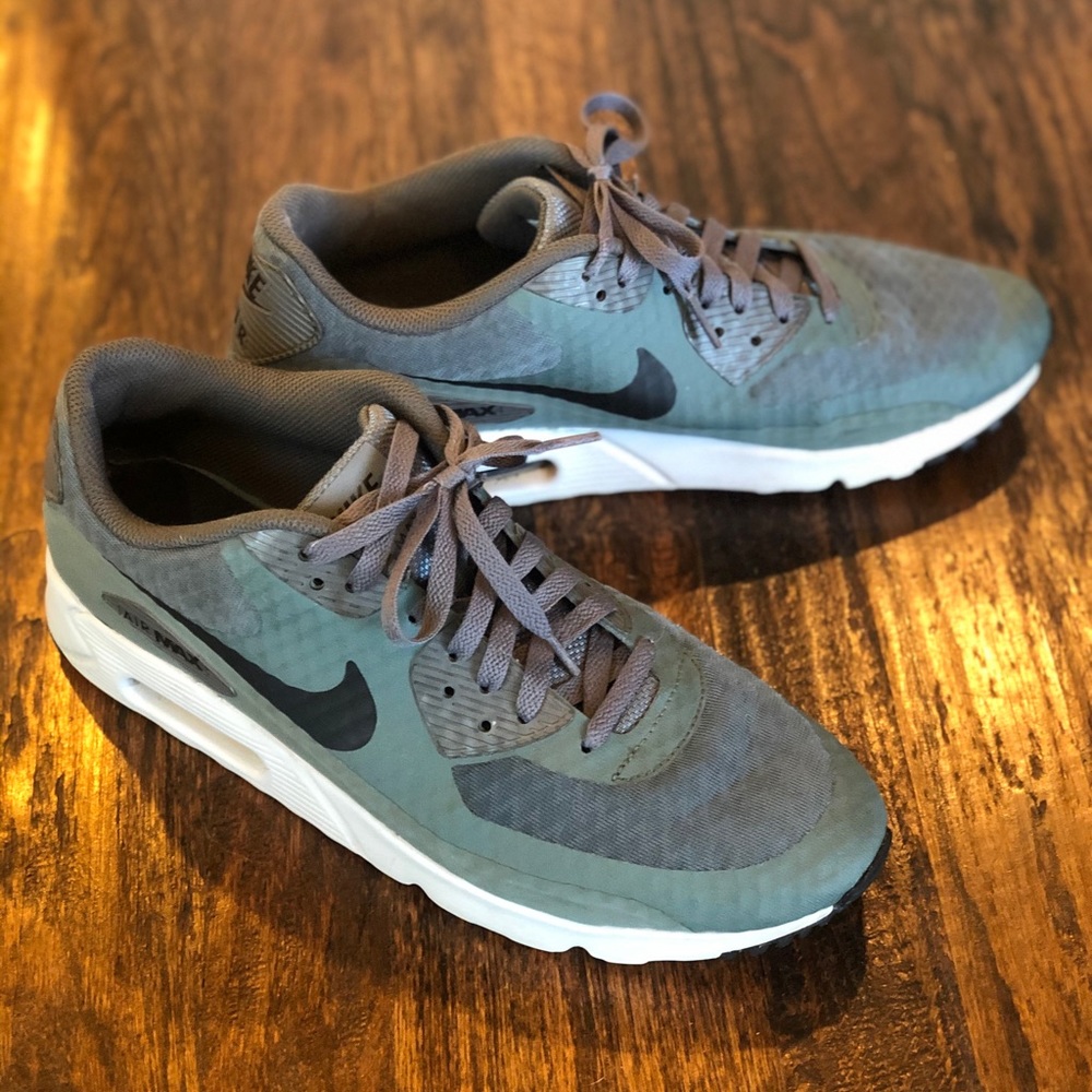 Nike Air Max men’s shoe 10.5